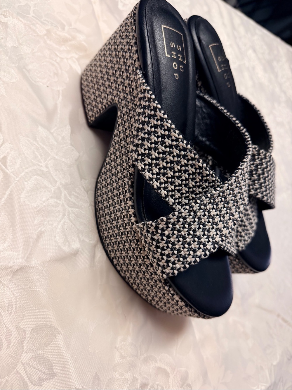 Shu Shop Black and White Woven Crisscross Platform Block Heel Mule Sandals - NWO